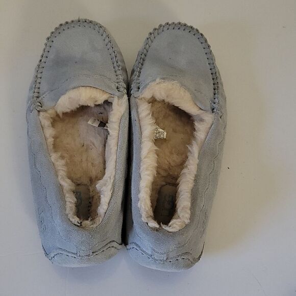 UGG Gray Slippers - Picture 2 of 9